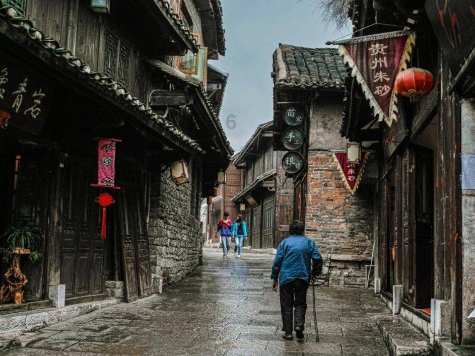 一个人走夜路害怕时候可以干嘛？